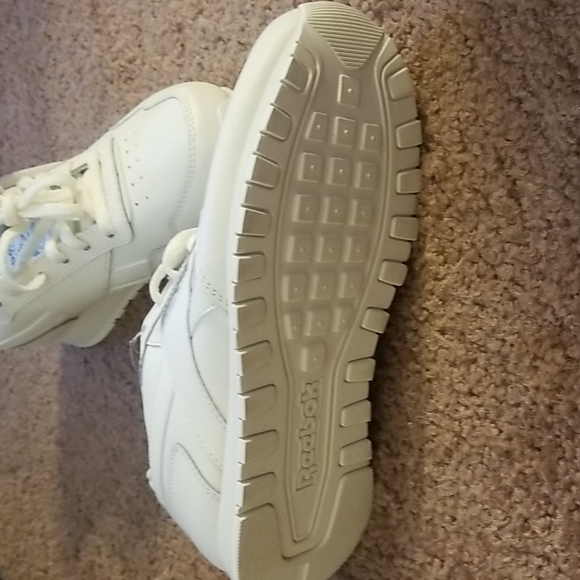 NWOB White Reebok Classic - Picture 2 of 4